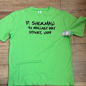 Disney Finding Nemo Bright Green Graphic Tee Large. NWT